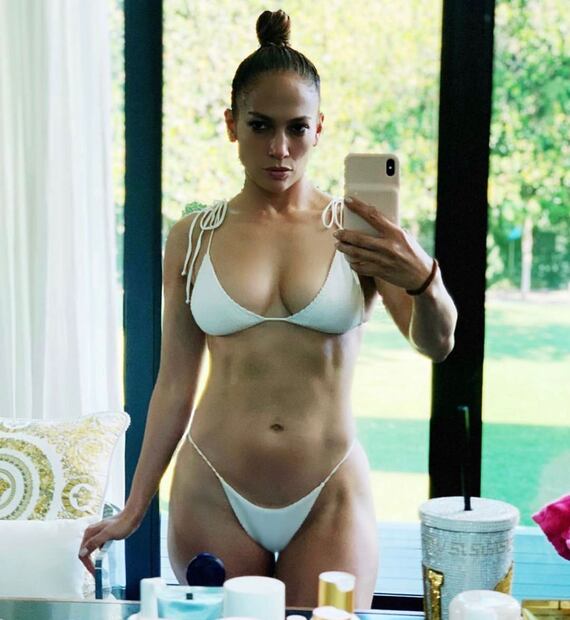 Jennifer Lopez y sus abs de acero en esta cuarentena 