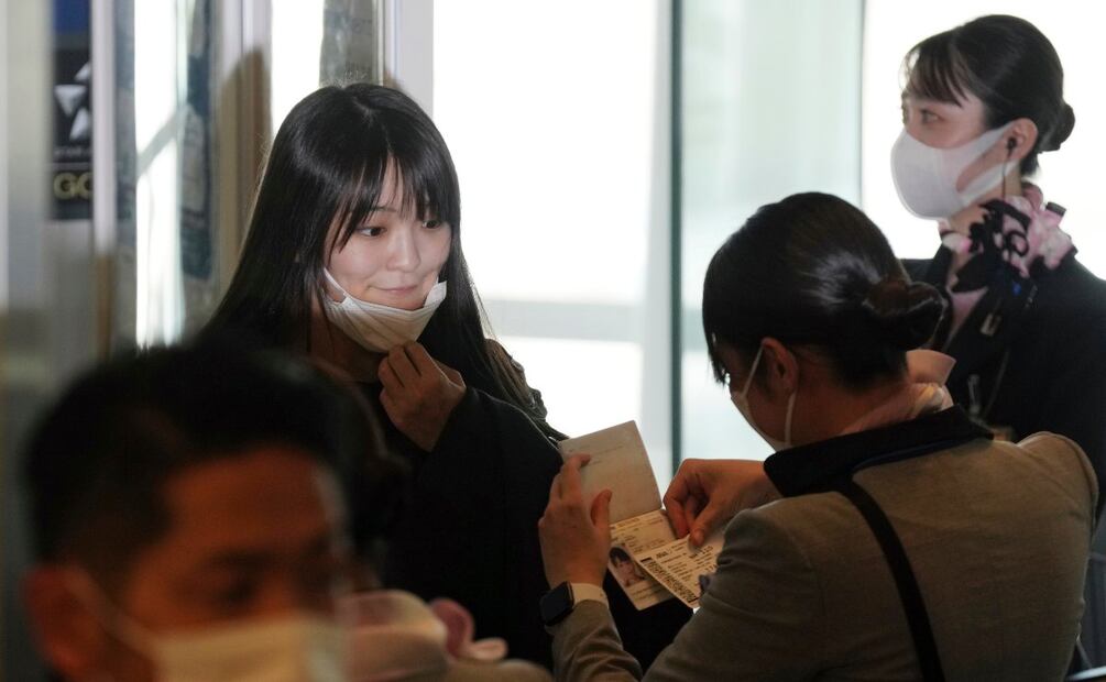 La exprincesa Mako deja Japón. Ya vuela rumbo a Estados Unidos