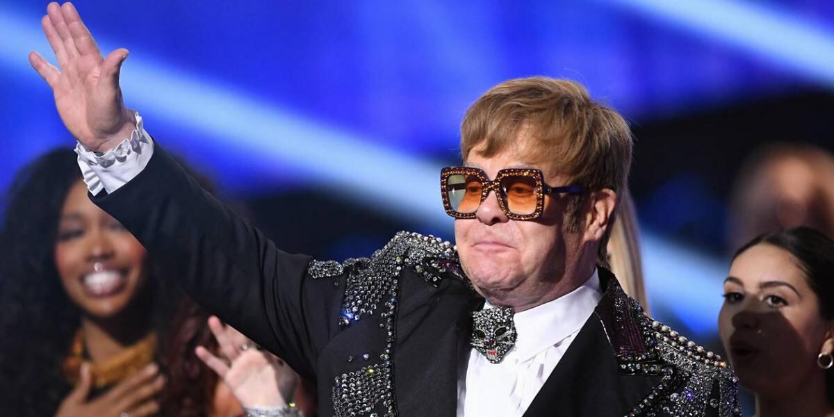 Elton John dona un millón de dólares para personas con VIH durante la pandemia