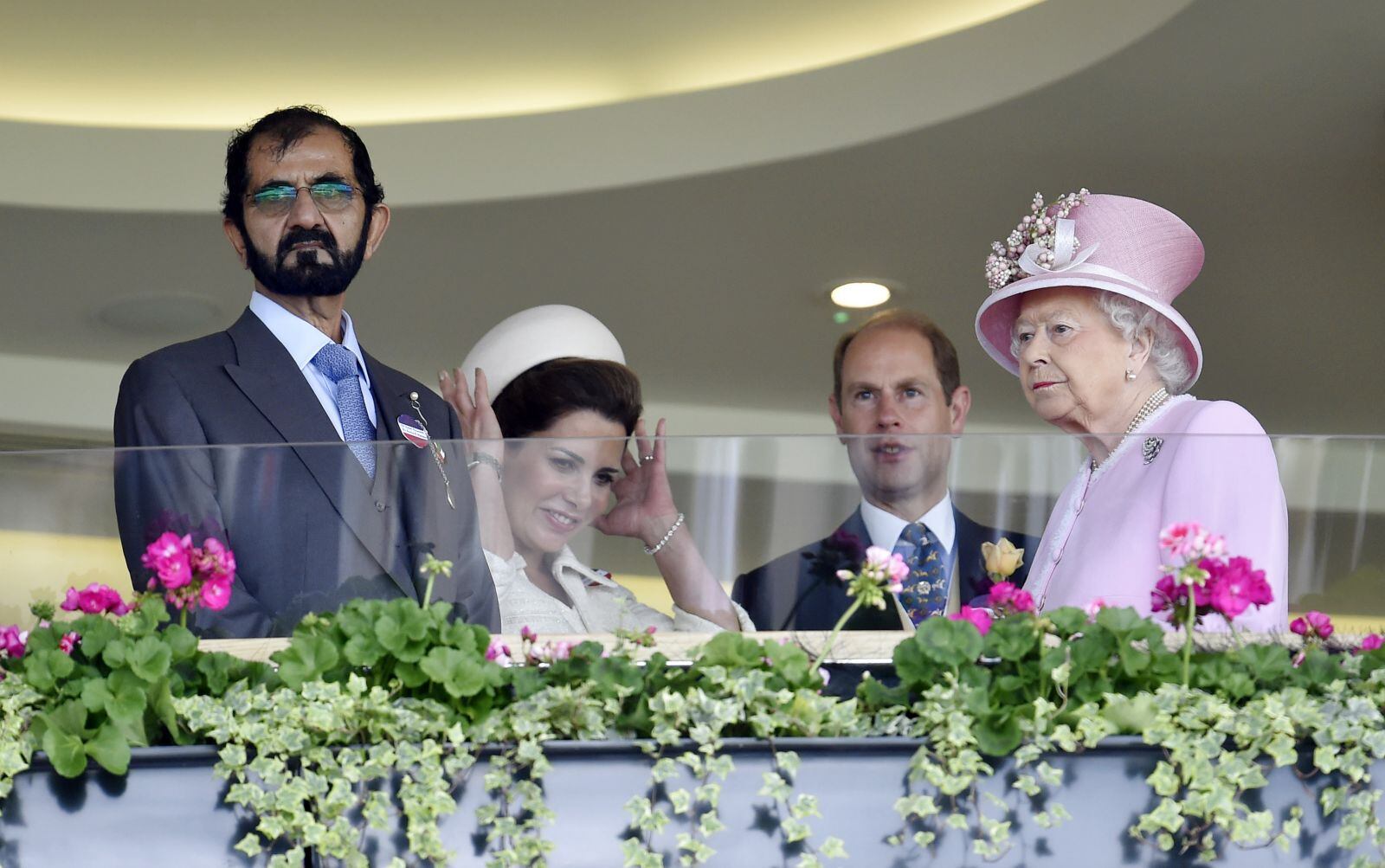 La reina Isabel en medio del divorcio del jeque de Dubai y la princesa Haya 