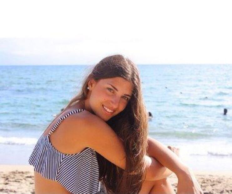 Ella es Carola Martínez, la novia del piloto mexicano Checo Pérez