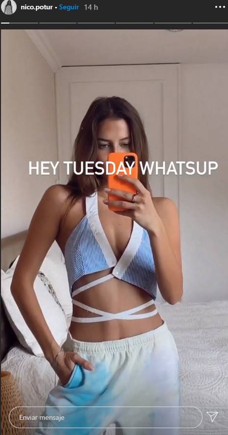 Nicole Poturalski, novia de Brad Pitt, presume su abdomen con sexy crop top