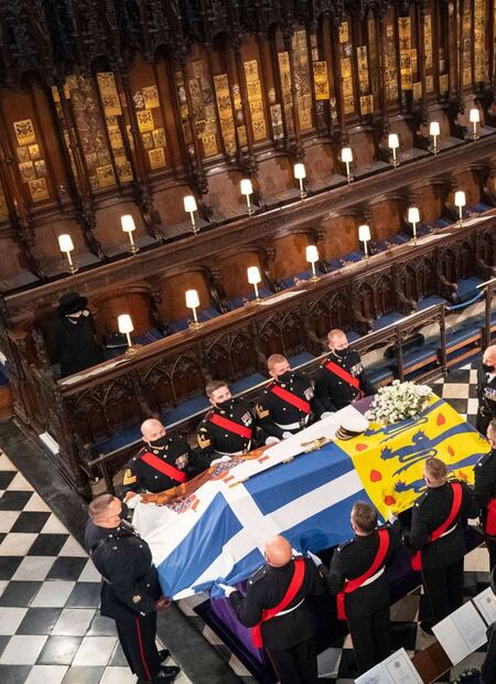 Las fotos de la reina Isabel II en el funeral de su esposo que rompen el corazón