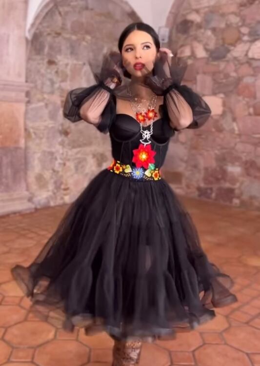 Instagram: @angela_aguilar_