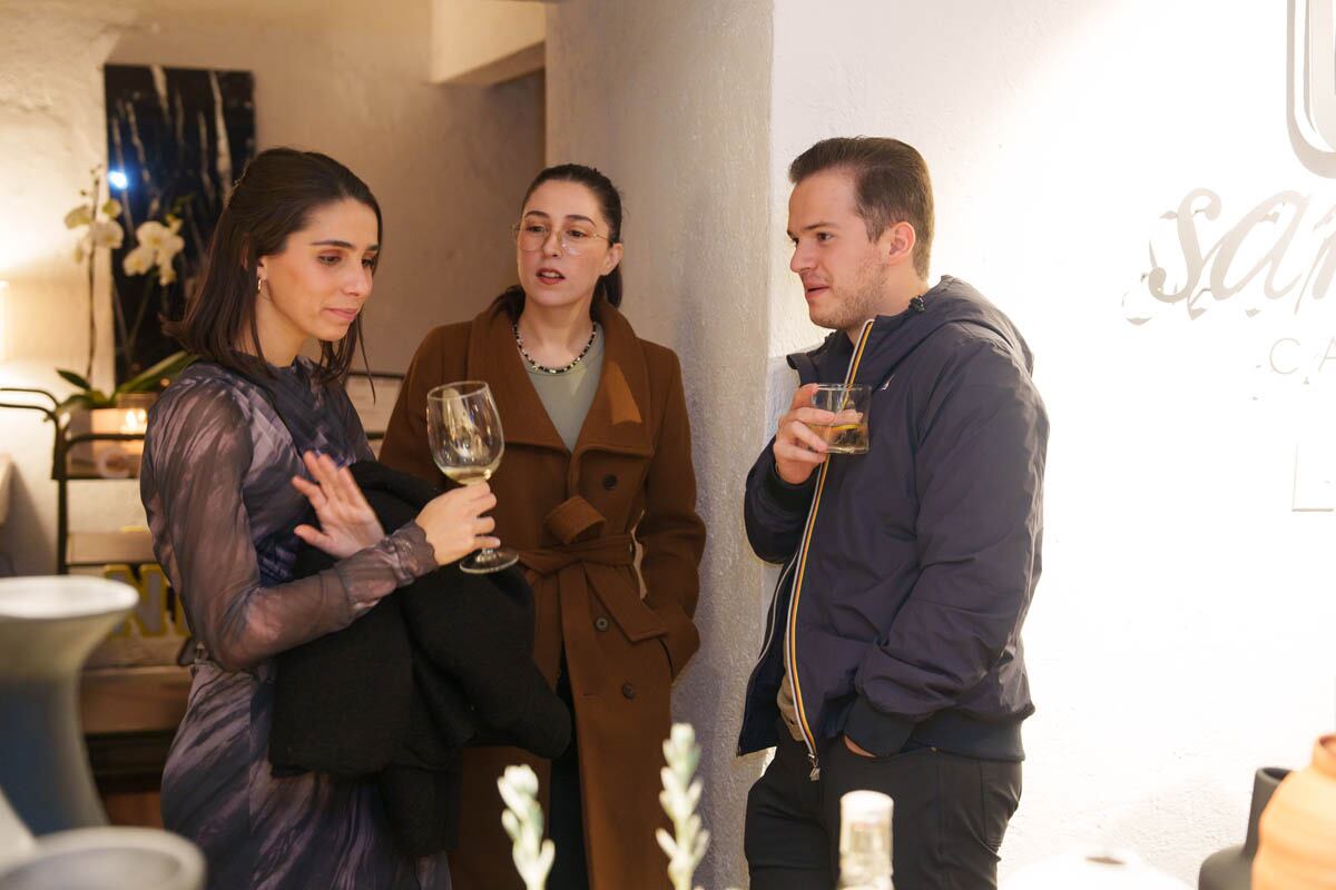 Isabella Arzani, Mariela Martínez y Roberto Escalante. (Foto: Héptor Arjona para VIP)