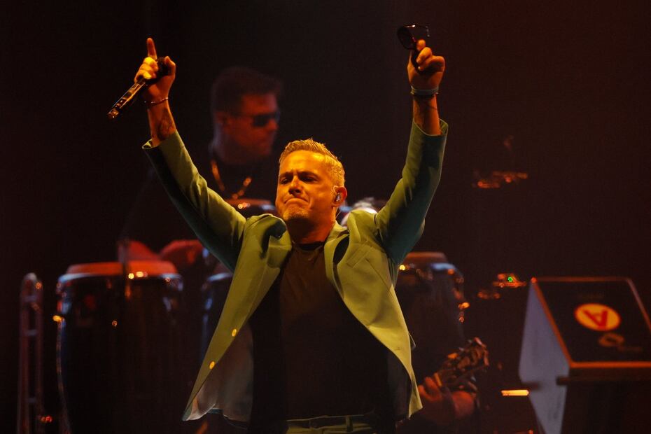 Alejandro Sanz en el primero de dos conciertos que ofrecerá en el Wizink Center de Madrid / EFE
