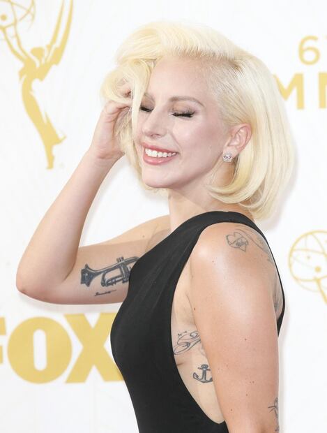 La elegancia de Lady Gaga en los Premios Emmy 2015