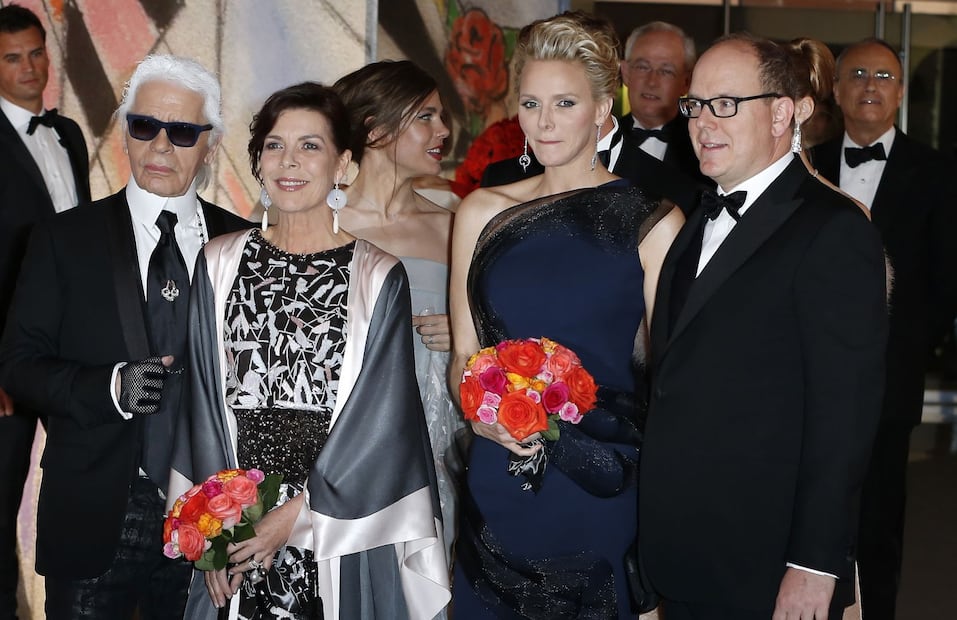 El homenaje de Carolina de Mónaco a Karl Lagerfeld durante el Baile de la Rosa