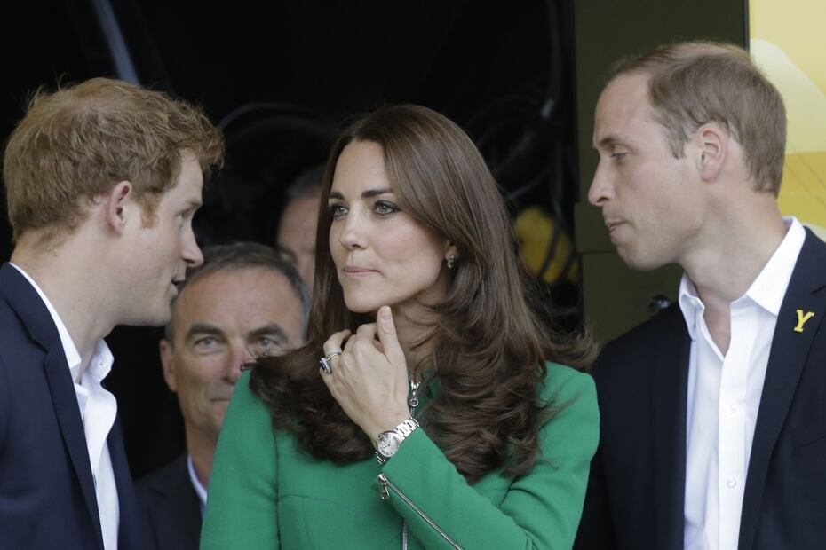 El príncipe Harry, distanciado de su hermano el príncipe William en la misa de Pascua 