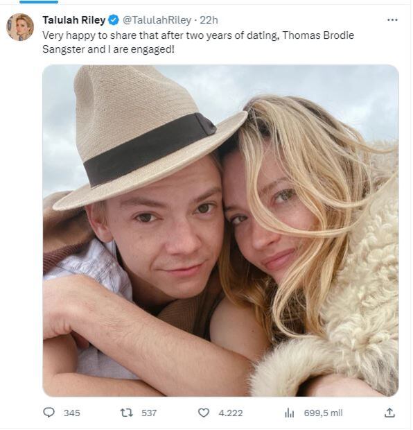 Talulah Riley y su futuro esposo, Thomas Brodie-Sangster / Twitter