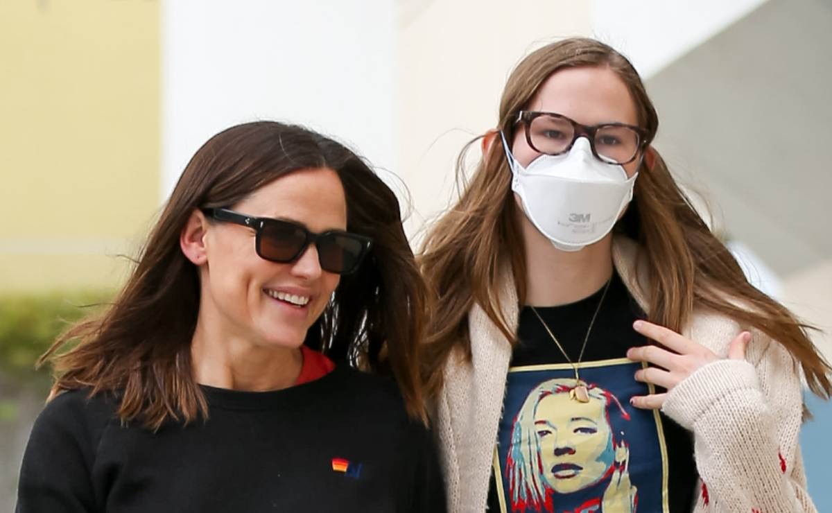 ¿Por qué la hija de Ben Affleck y Jennifer Garner siempre usa cubrebocas?