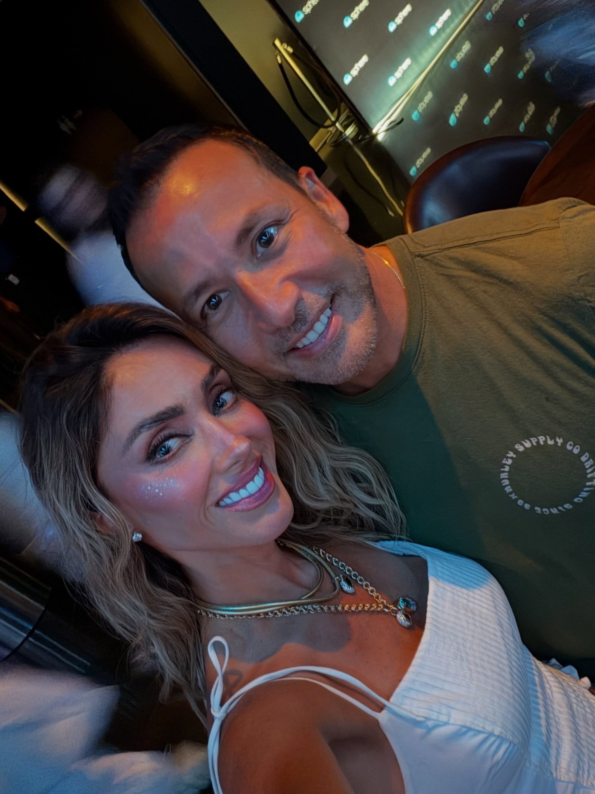 Anahí y Howie Dorough. (Foto: Instagram)