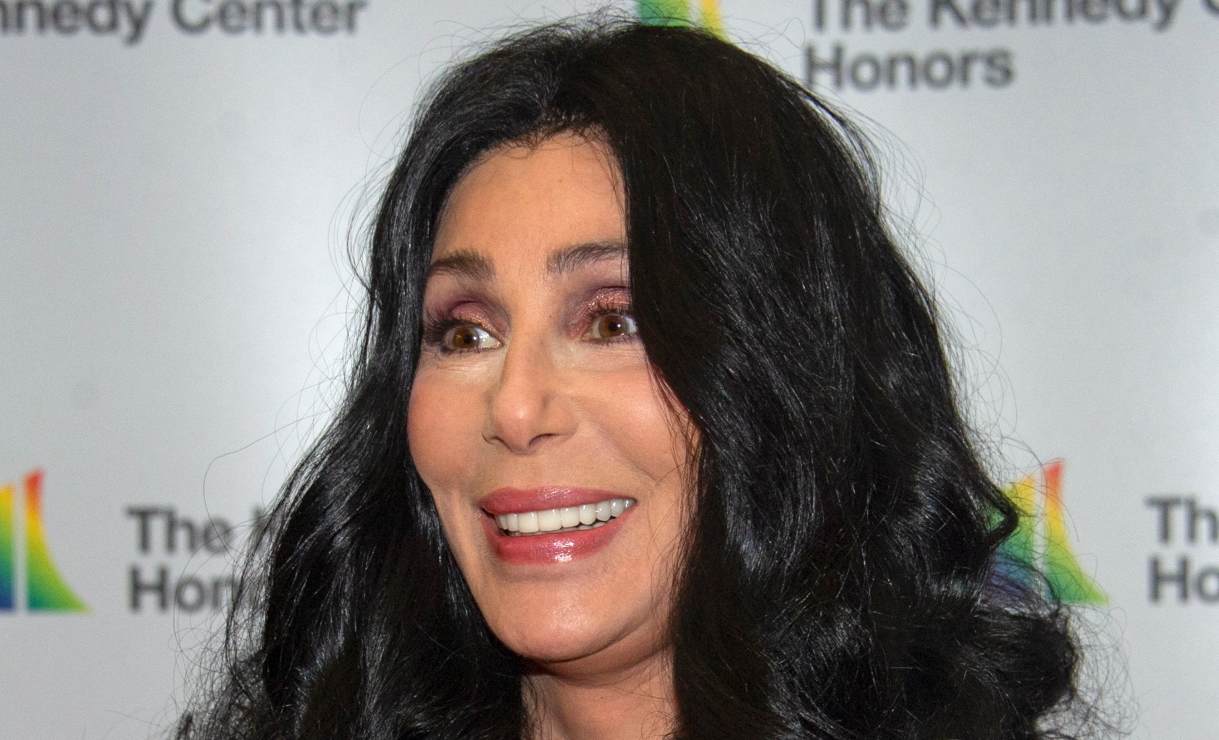 Cher, de 76 años, presume a su novio de 36 años, Alexander Edwards