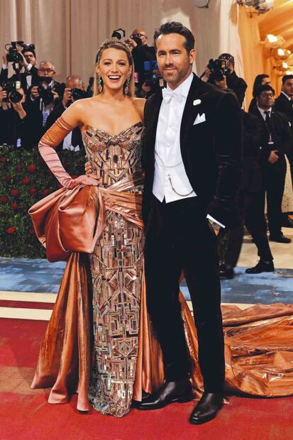 Ryan Reynolds, esposo de  Blake Lively, vende su empresa inalámbrica a T-Mobile en más de 1 mil millones de dólares / AFP