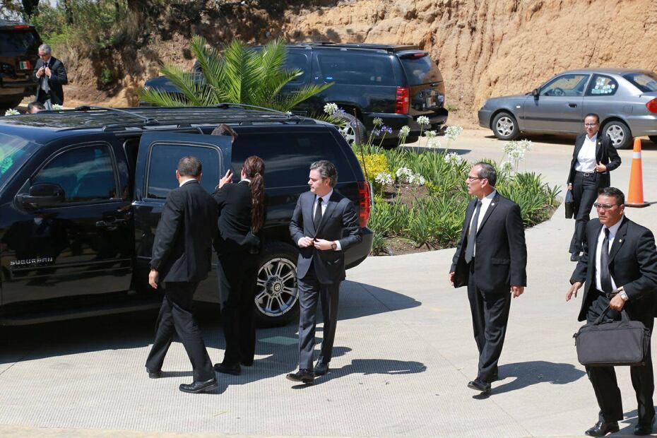 Enrique Peña Nieto asiste al funeral del arzobispo Antonio Chedraoui 