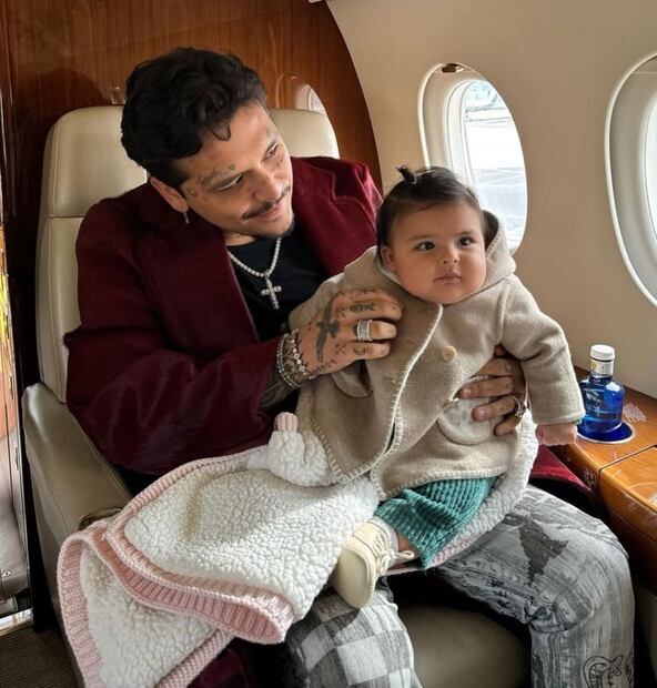 Christian Nodal con su hija Inti / Foto: Instagram