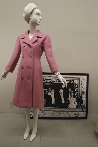 La historia de Hubert de Givenchy, un ícono de moda y estilo