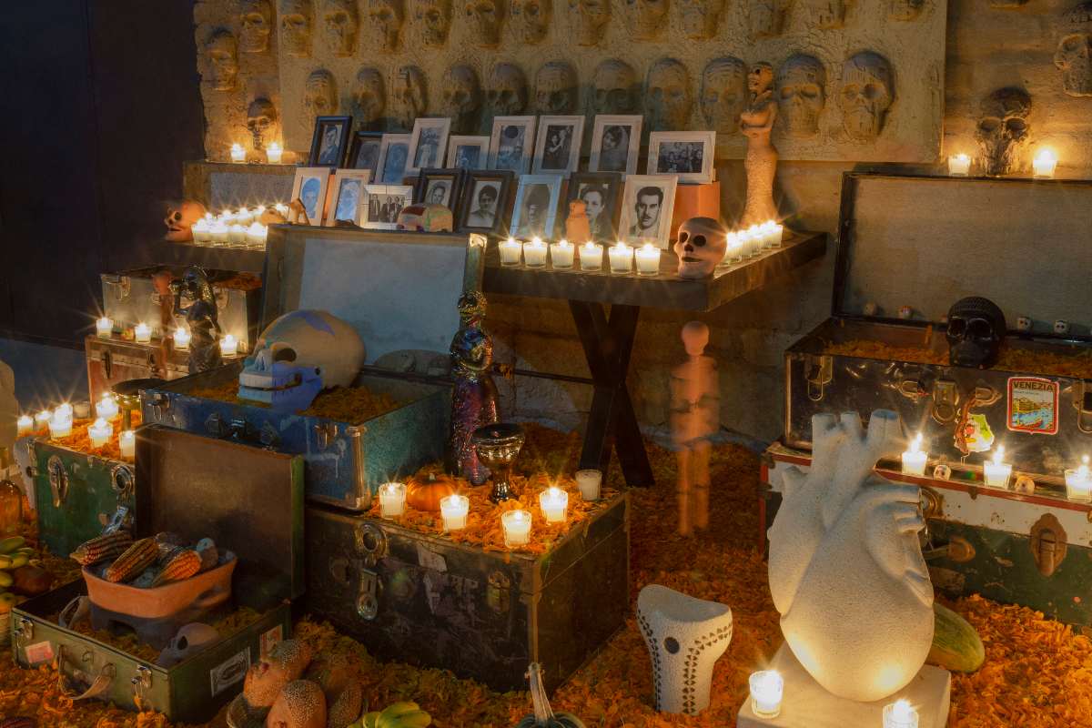 El altar de muertos de Adán Paredes: "Siento que no podríamos vivir sin rituales"