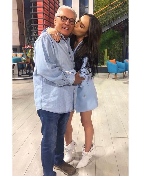 El papá de Inés Gómez Mont visita a su hija por primera vez en un set de televisión 