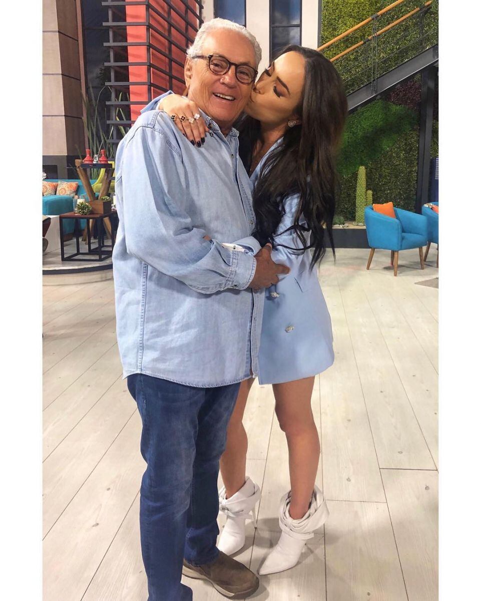 El papá de Inés Gómez Mont visita a su hija por primera vez en un set de televisión 