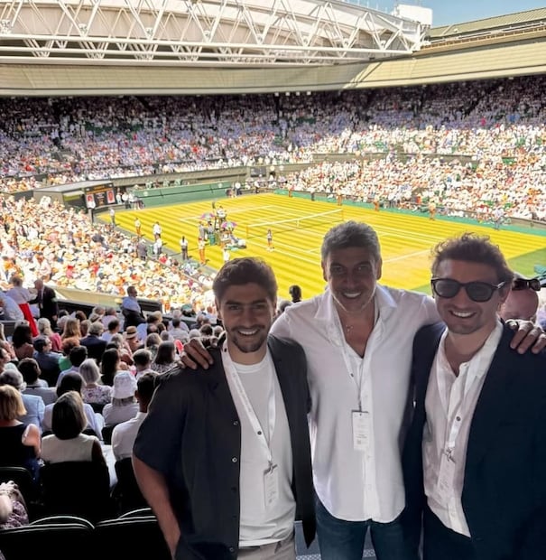 Arturo Elias Ayub con sus hijos Alejandro y Arturo en Wimbledon 2025 / Foto: Instagram