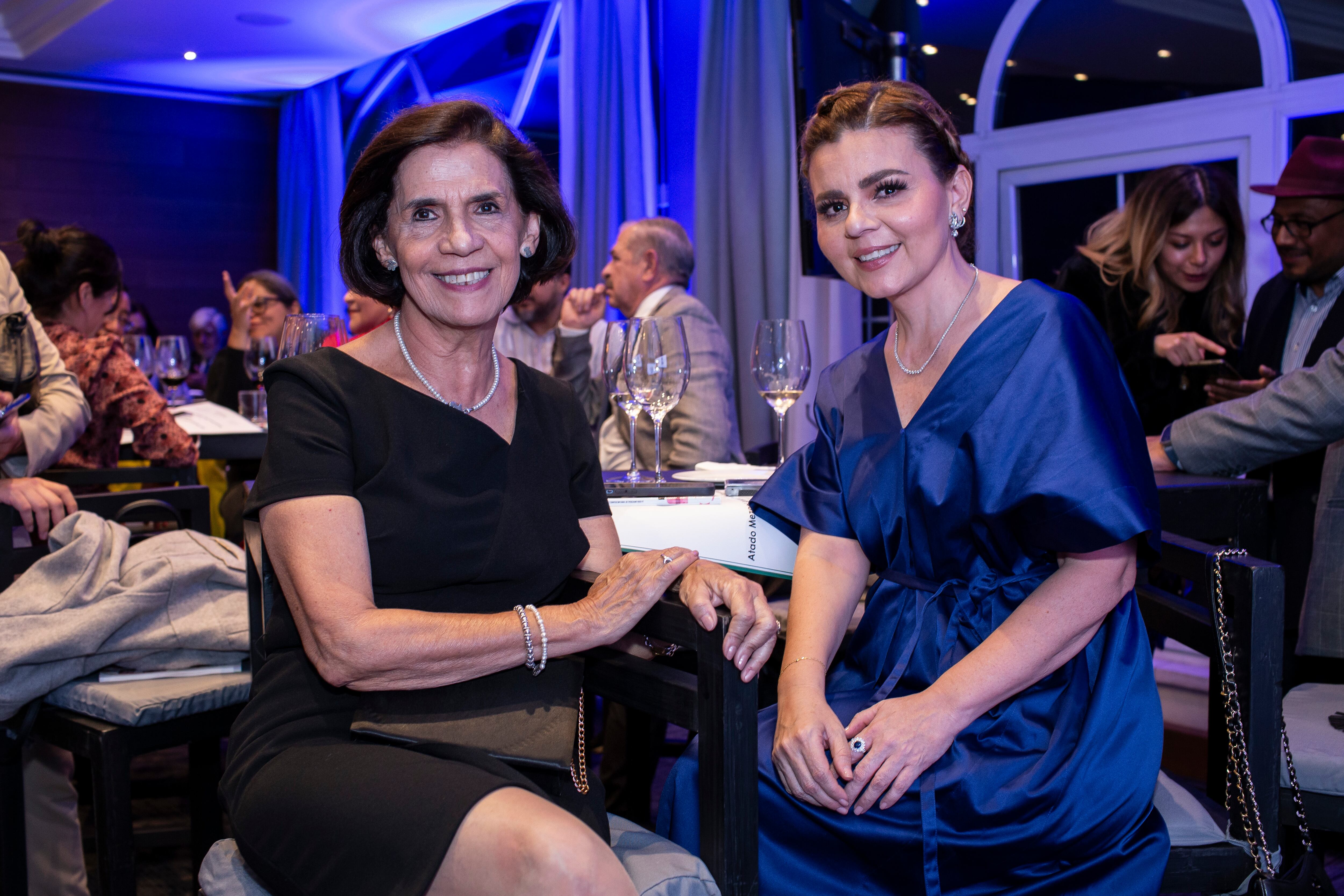Patricia Flores y María Fernández. (Foto: Esteban Torreblanca)
