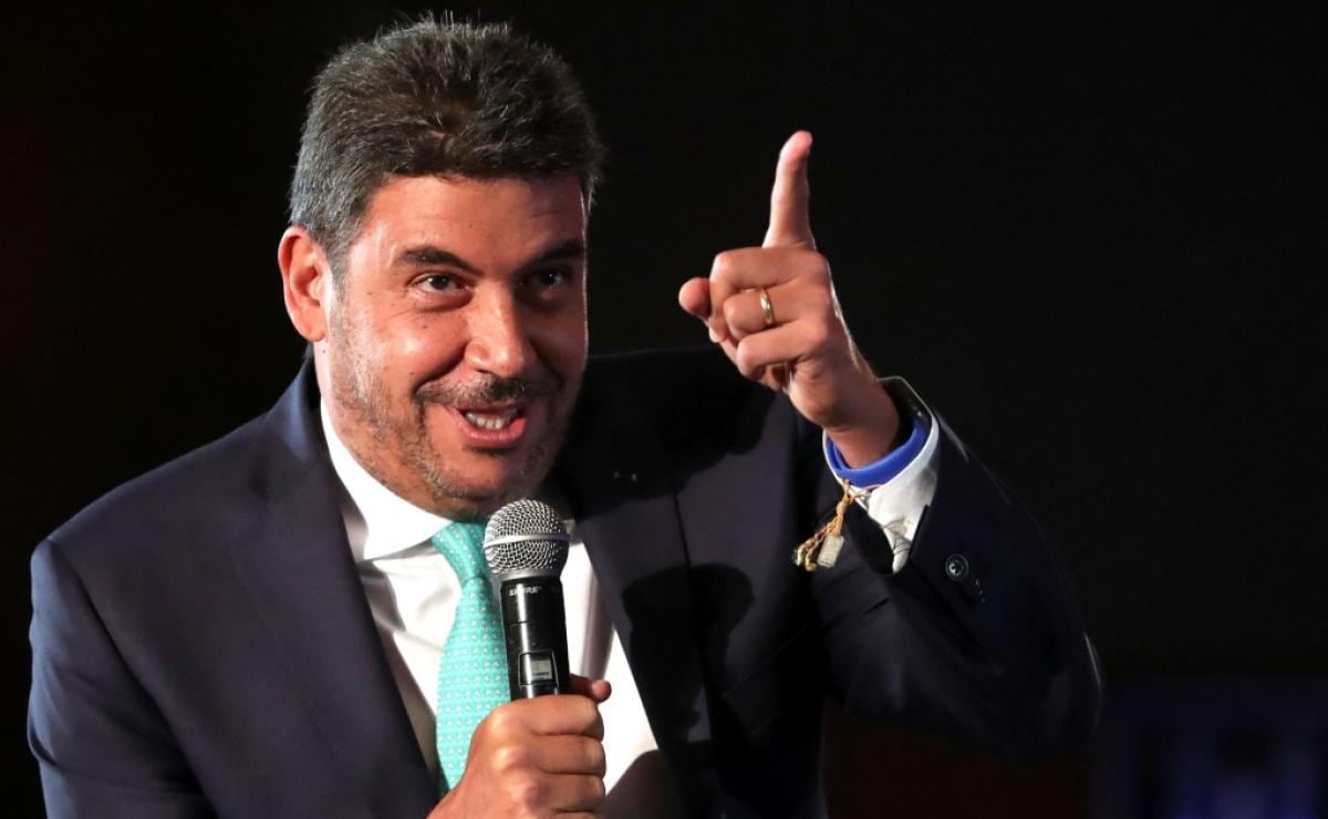 Arturo Elias Ayub y la divertida tendencia de convertirlo en meme