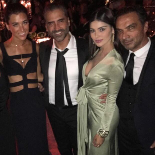 Alejandro Fernández y Karla Laveaga en la boda de Mike Valladares