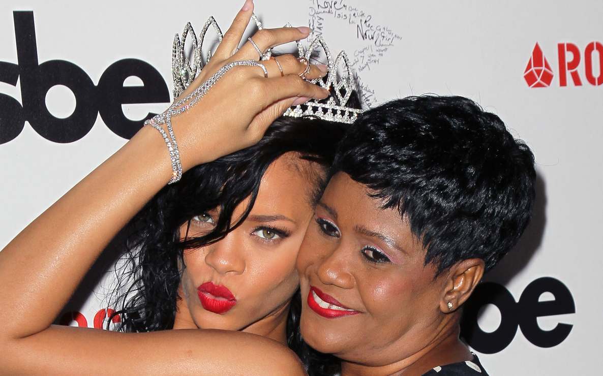 Rihanna celebra el cumpleaños de su mamá con emotiva foto de su infancia