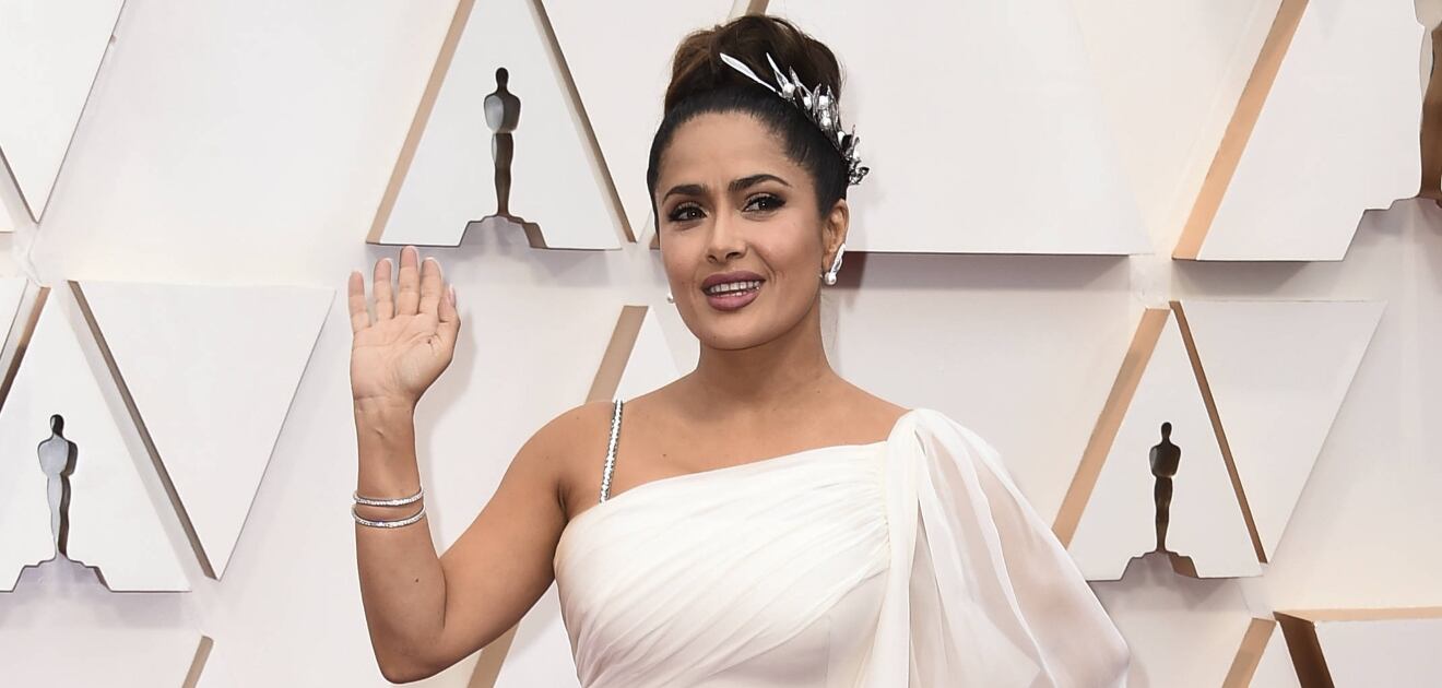 Salma Hayek provoca suspiros con vestido Gucci en la alfombra roja de los Oscar 