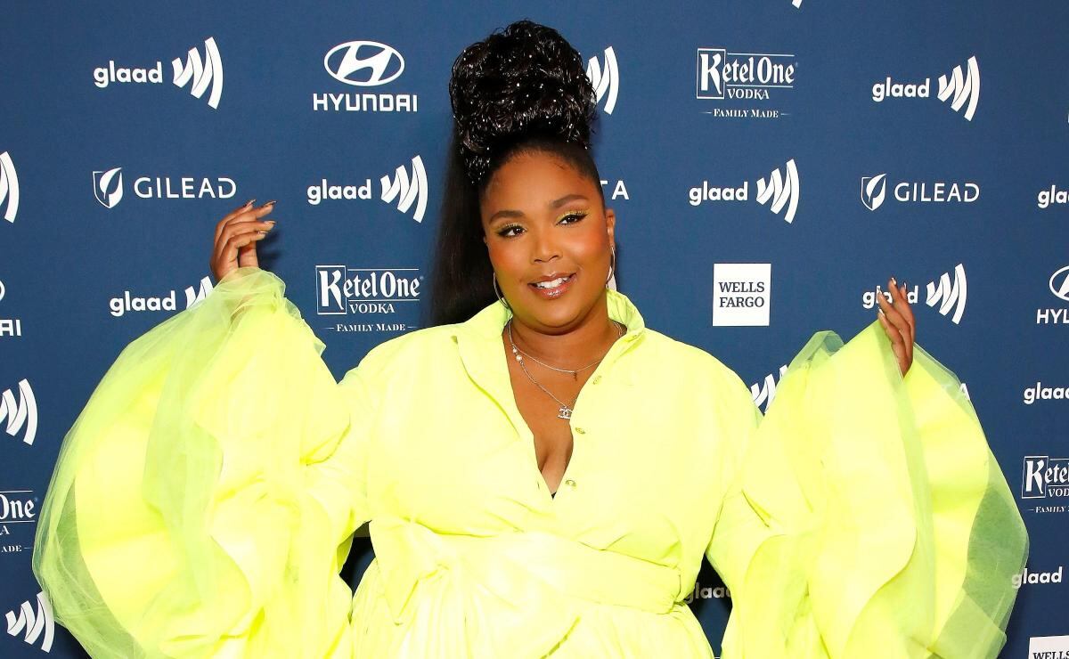 Lizzo sube foto sin filtros y sin ropa para revertir los efectos negativos en redes sociales