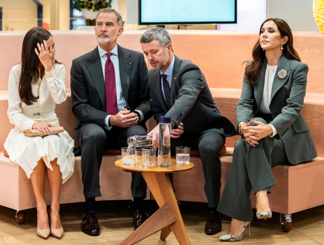 Letizia de España y el rey Felipe VI junto al príncipe heredero Federico y su esposa Mary de Dinamarca en el Centro de Arquitectura Danés en Copenhague / EFE