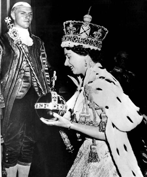 Este es el millonario costo de la corona de San Eduardo, la más importante de la reina Isabel II