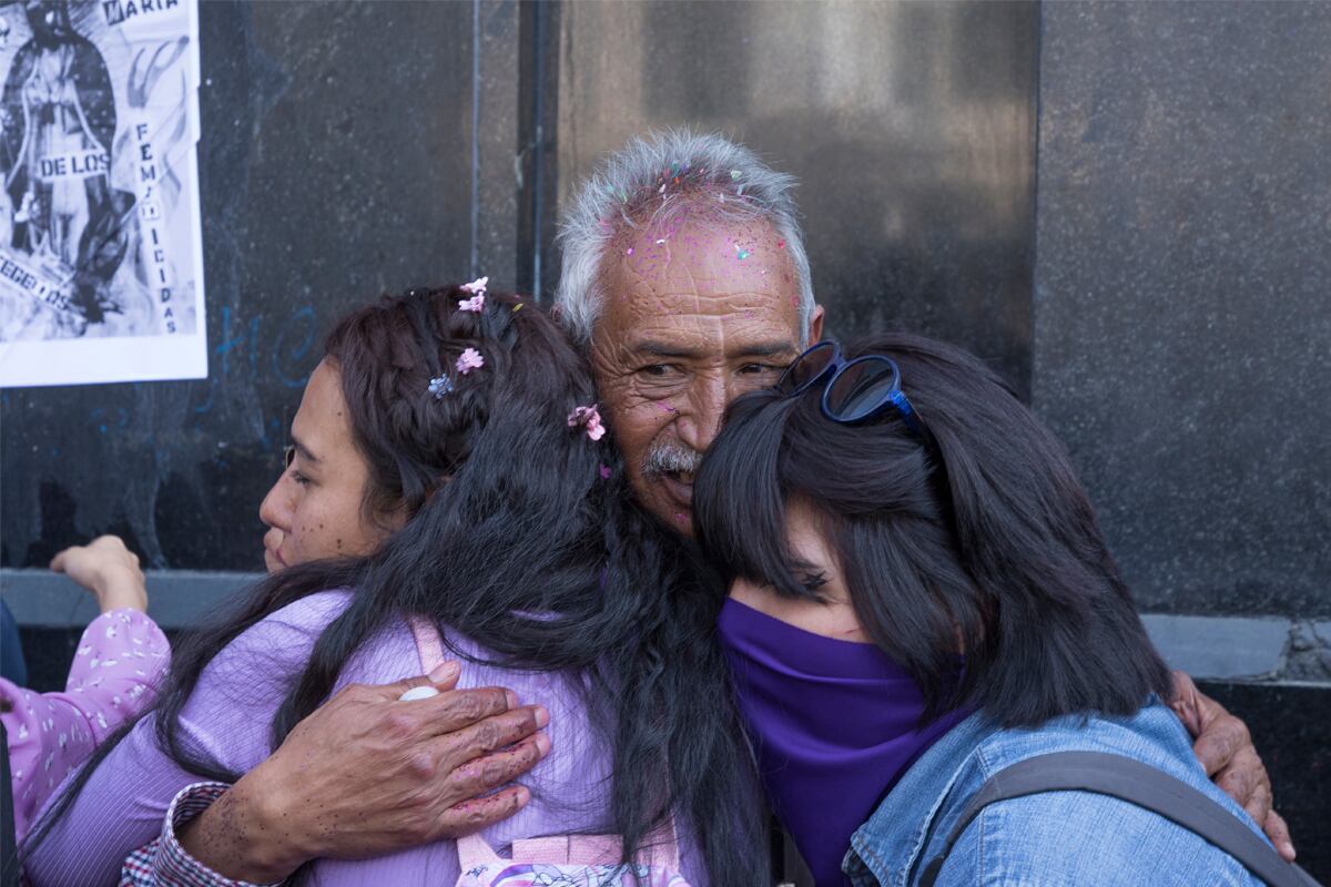 Papá de Esmeralda en la marcha del 8M / Foto: Selene Alaíde