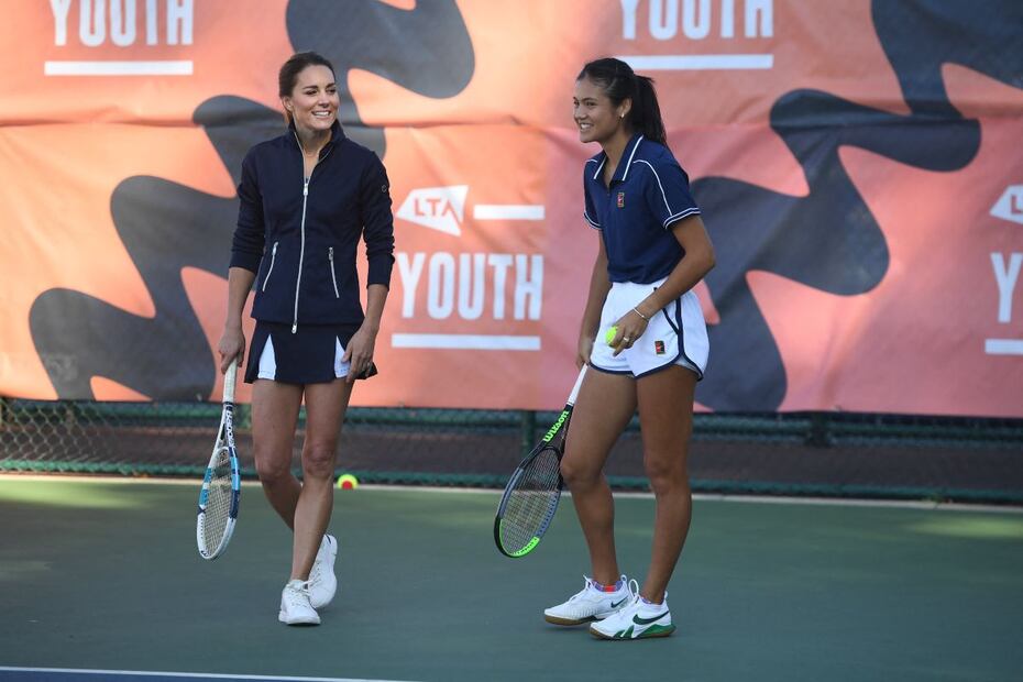 Kate Middleton como nunca la habías visto: de mini falda y jugando tenis con Emma Raducanu