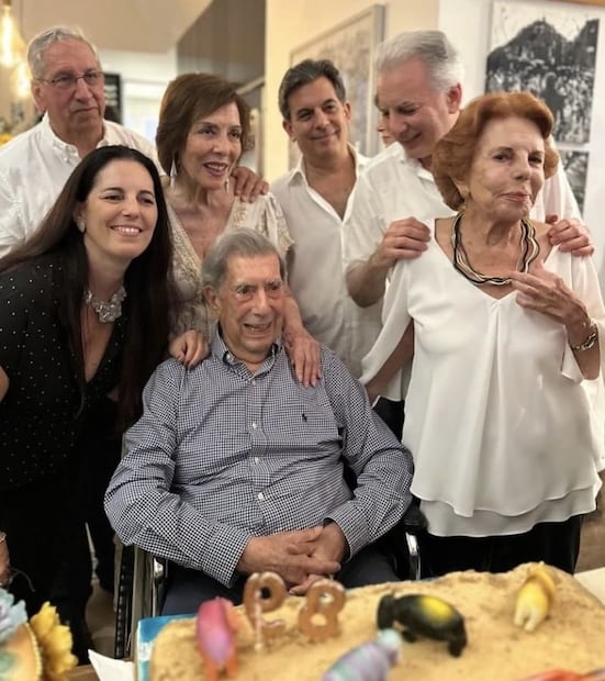 Mario Vargas Llosa en su celebración de cumpleaños / Foto: Álvaro Vargas Llosa