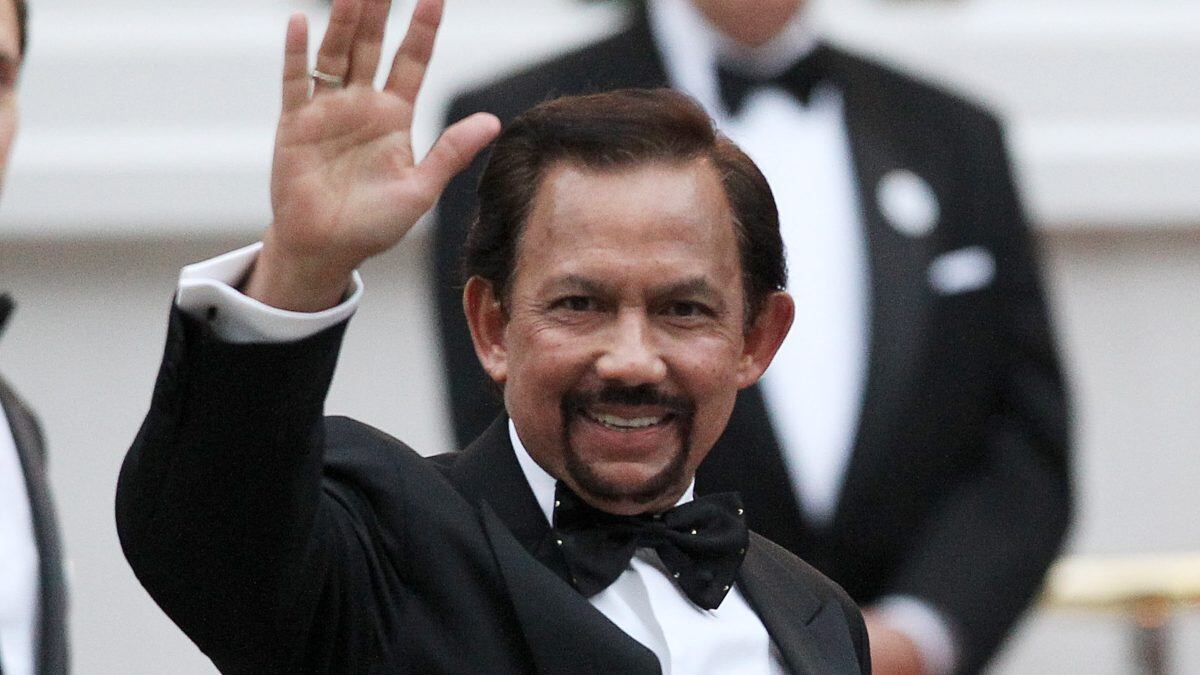 Estos son los 7 mil coches de lujo del sultán de Brunei, entre los que hay 450 Ferraris