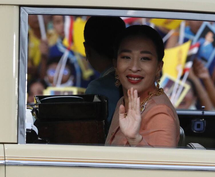 El rey de Tailandia y su esposa Suthida dan positivo a Covid