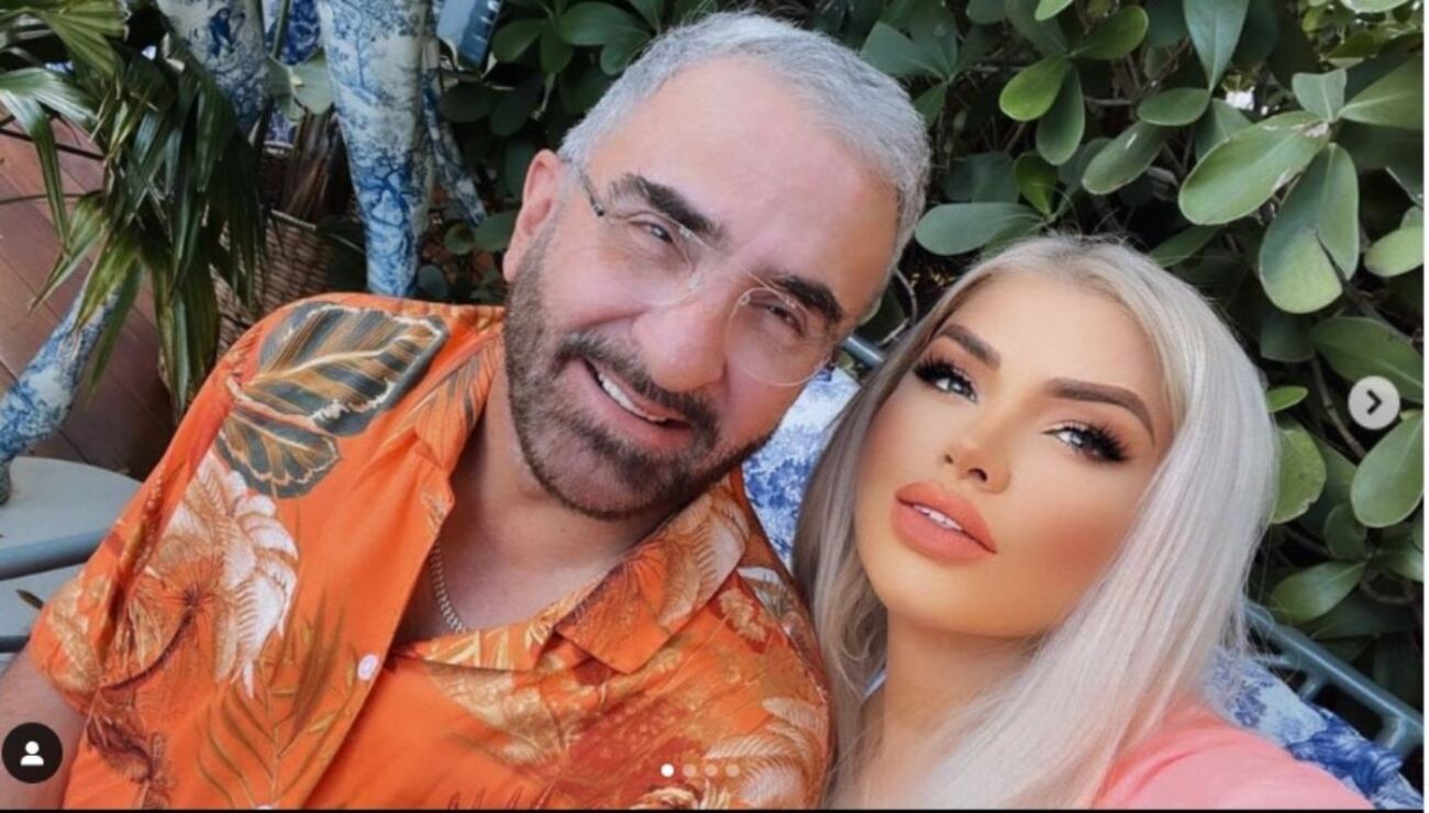 La novia de Vicente Fernández Jr tiene los bikinis más chiquitos del verano