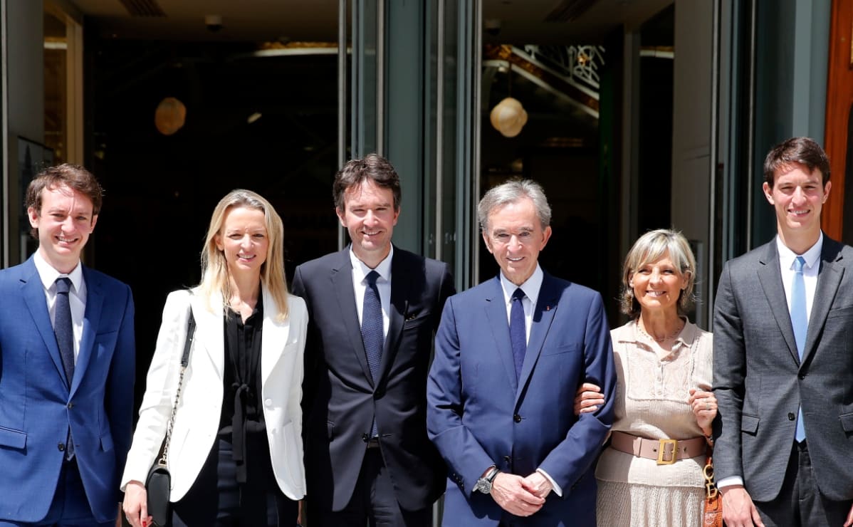 Bernard Arnault y su esposa Helene con sus hijos Frederic, Delphine, Antoine, y Alexandre Arnault / Getty Images