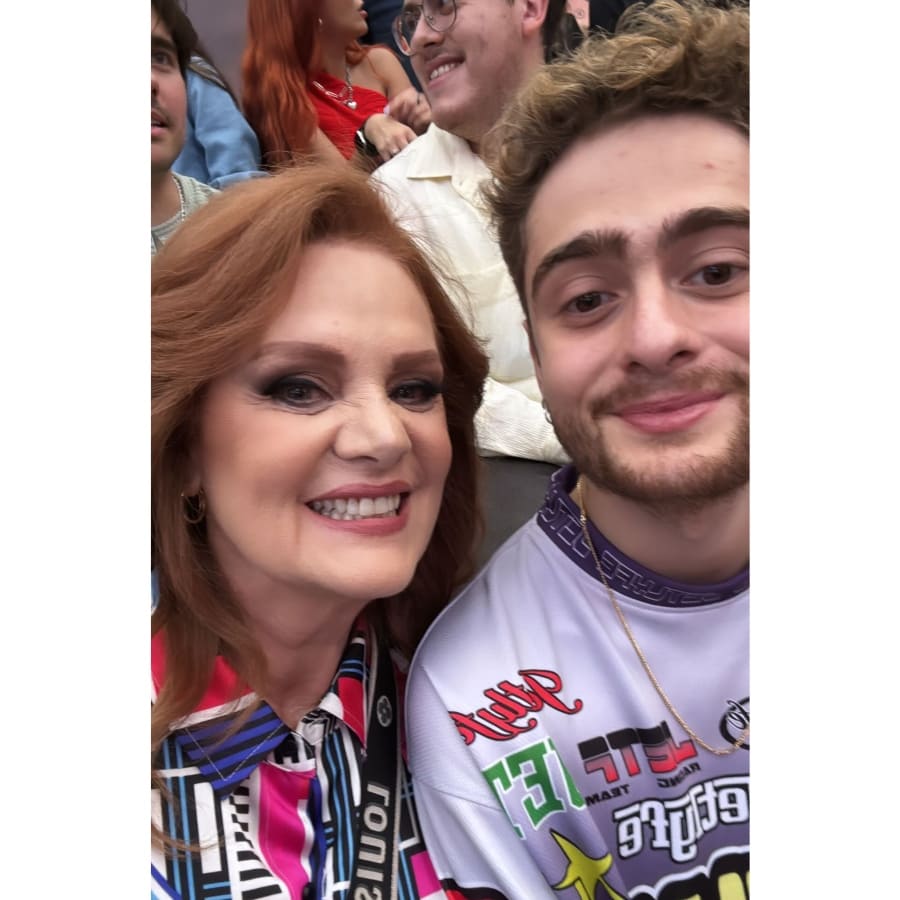 Erika Buenfil y su hijo Nicolás en la presentación de "F1", la película de Brad Pitt / Foto: Instagram