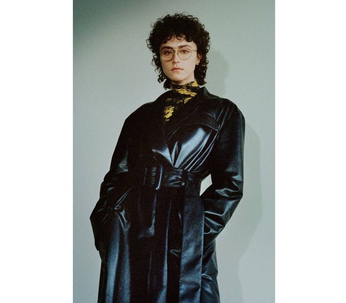 Ella Emhoff, hijastra de Kamala Harris, debuta como modelo en New York Fashion Week