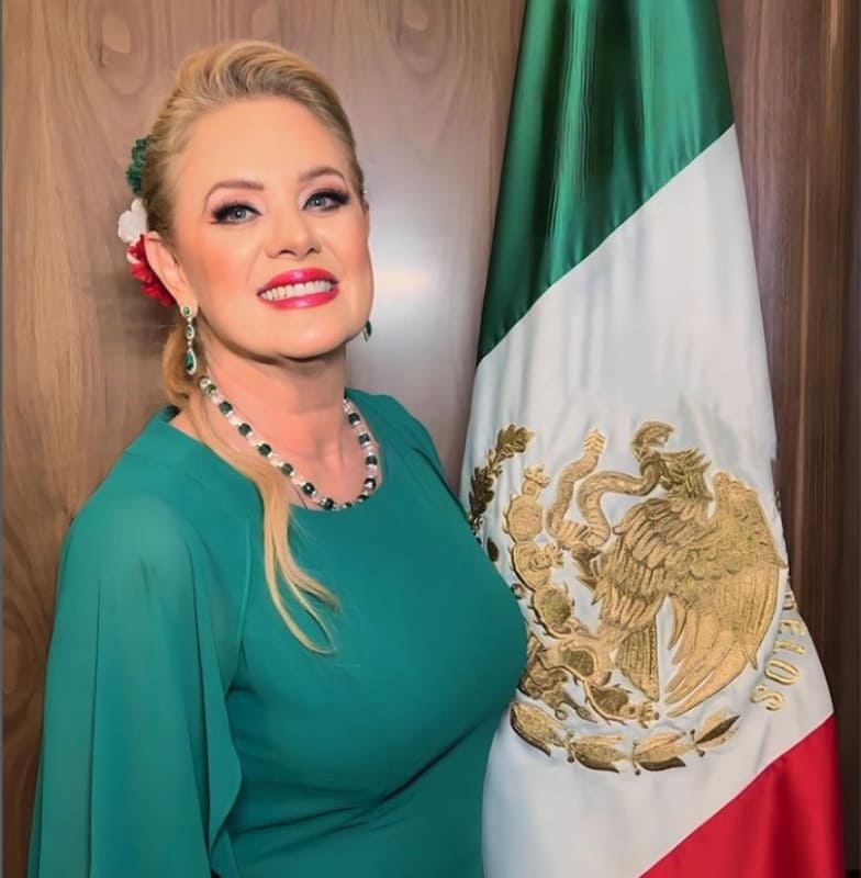 Instagram: @erikabuenfil50