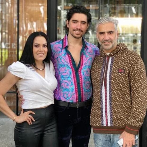 Alejandro Fernández y América Guinart con su hijo Alex / Instagram
