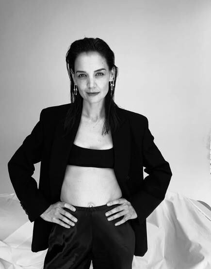 Katie Holmes luce orgullosa sus estrías en Instagram 