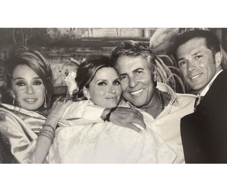 Issabela Camil y Sergio Mayer en su boda junto a Jaime Camil Garza / Foto: Instagram
