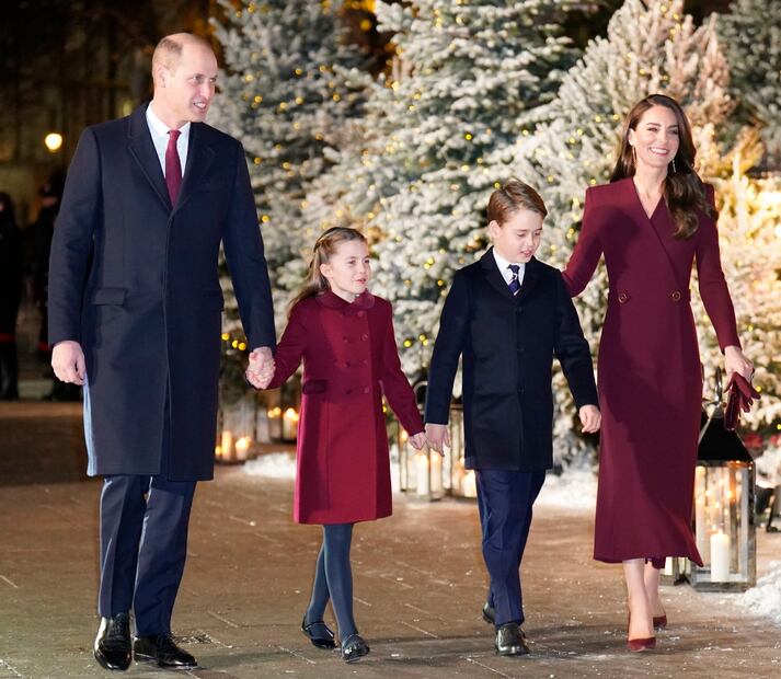 Kate Middleton y la familia real británica demuestran su unión durante concierto de Navidad