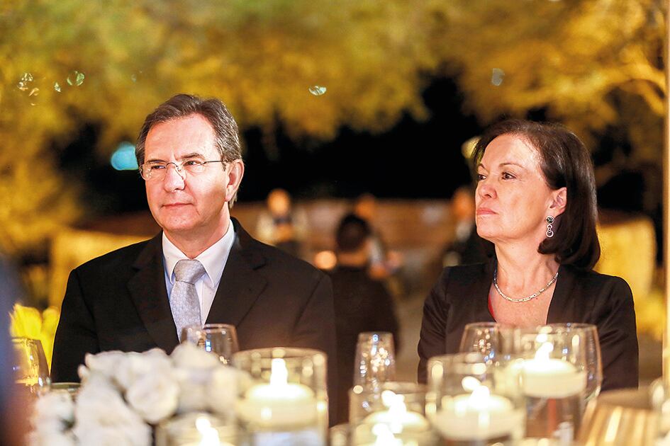 PORTADA: La original boda de Pamela Cortés y Andrés Roemer