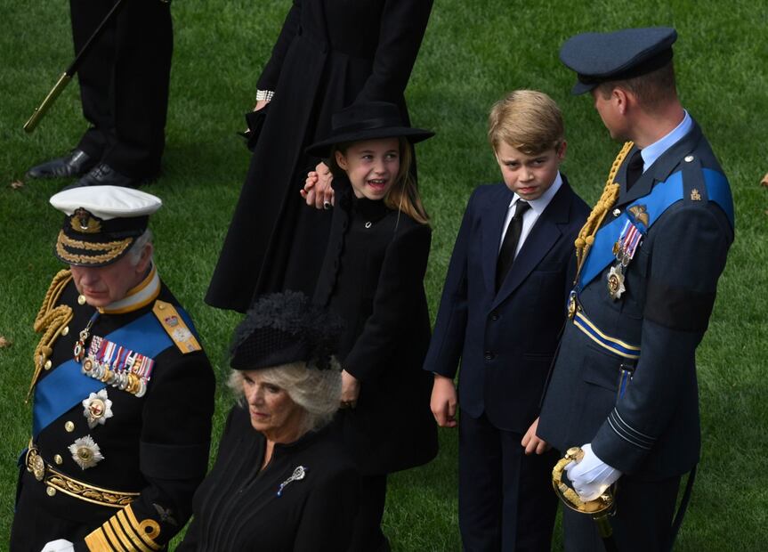 ¿Qué le dijo la princesa Charlotte a su hermano el príncipe George durante el funeral de Isabel II?