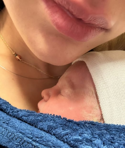 Mariana Rodríguez con Isabel, su segunda hija / Foto: Instagram